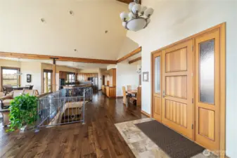 Entrance and mail floor