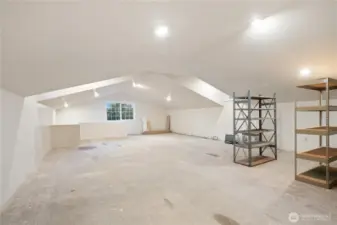24ft x 40ft unfinished loft space above garage
