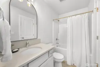 2nd ensuite bathroom