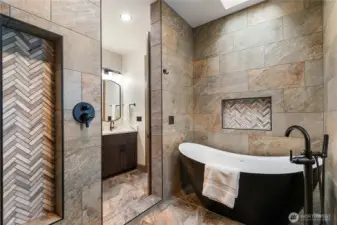 Stand alone soaking tub