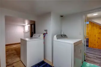 Washer/dryer in basement/garage