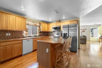 Island counter with eating bar in open concept Kitchen.