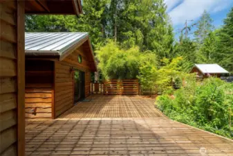 Expansive deck for entertaining