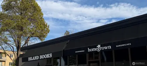 Bookstore and dining just a few minutes down the street