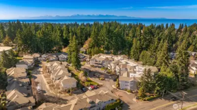 5 corners location just 2 miles to Downtown Edmonds