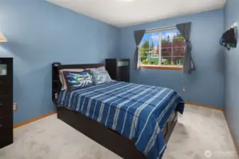 Second bedroom.