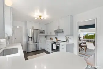 Chef's kitchen ready for a new chef!