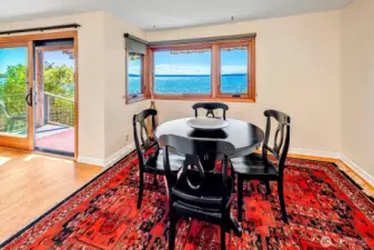 ~dining room, room for much bigger table