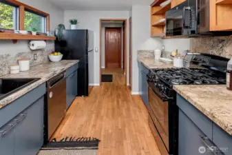~updated appliances, leads to front entry