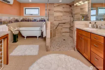 ~comfortable claw foot soaking tub