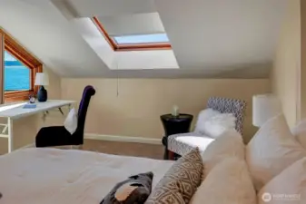 ~second bedroom upstairs