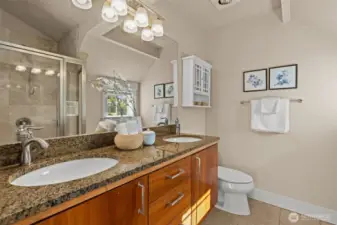 En suite bathroom with 2 sinks