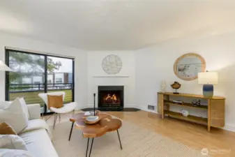 spacious livingroom with fireplace