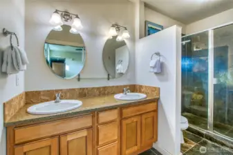 3rd floor apartment  bathroom