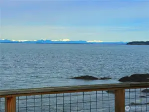 Canadian Coastal Range to the Northeast