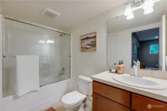 en suite bath with double door