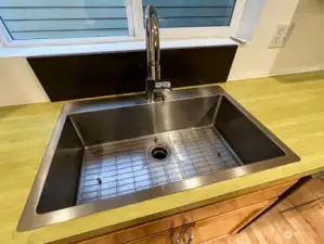 Farmhouse style sink