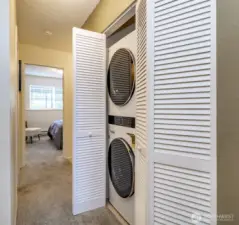 Washer & Dryer included!