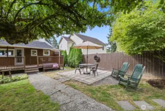 Great back yard for entertaining!