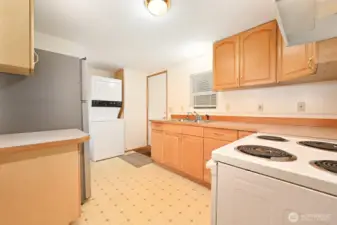 Separate 528sf fully permitted ADU with 1 bed and 1 bath.