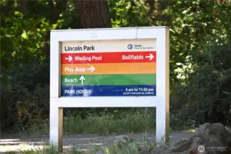 Lincoln Park nearby.