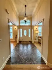 Tall ceilings makes the entrance feel special!