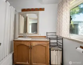 Full bath off primary