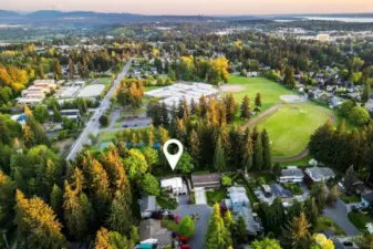 Perfect location to schools, tennis courts, pool and a 10 minute walk to the wineries