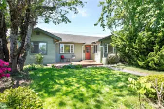 This is the spot you’ve been waiting for — absolutely inviting and ready to welcome you home!