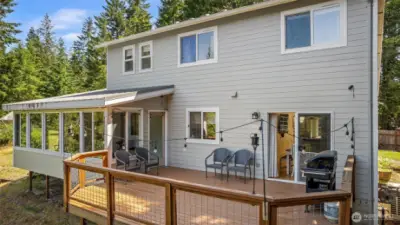 Expansive Back Deck & Sunroom~