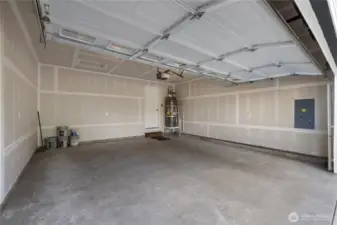 Clean and gorgeous garage - ready for your project and cars!