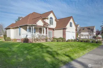 Welcome to 600 Sunrise Dr. Lynden