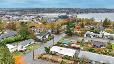 Close to Lake Washington with easy access to 405 for commuting to Seattle or the Eastside