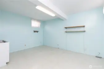 kitchenette/bonus room