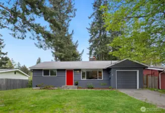 Adorable home near the best of Edmonds!