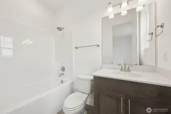 Bath in secondary bedroom