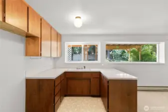 Downtstairs Apartment w/ kitchenette