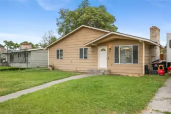 photos have been photoshopped to remove tenant items.