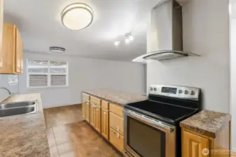 photos have been photoshopped to remove tenant items.