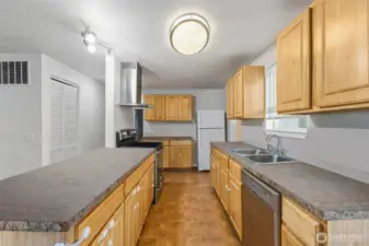 photos have been photoshopped to remove tenant items.