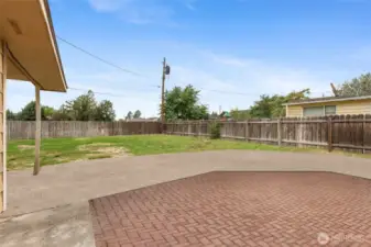 photos have been photoshopped to remove tenant items.