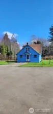 Front of Home W/ Vibrant Charm