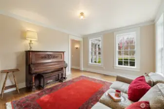 Parlor/ Music room