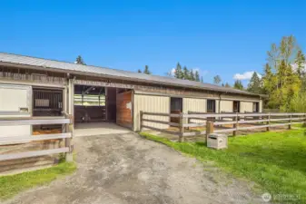 Arena barn entry