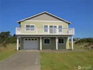 WELCOME TO YOUR  3 BEDROOM 2 BATH 1 CAR GARAGE HOME LOCATED IN THE PEACEFUL CUL-DE-SAC OF GREENVIEW COURT!