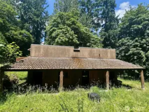 4 Stall horse paddocks