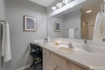 Hall bath with tub