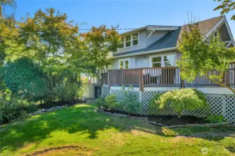 Side yard shot, along the 37th Ave S side.