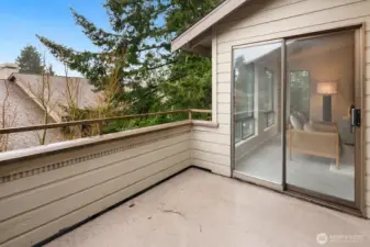 Good privacy on balcony.