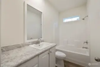 Full bathroom off main hallway